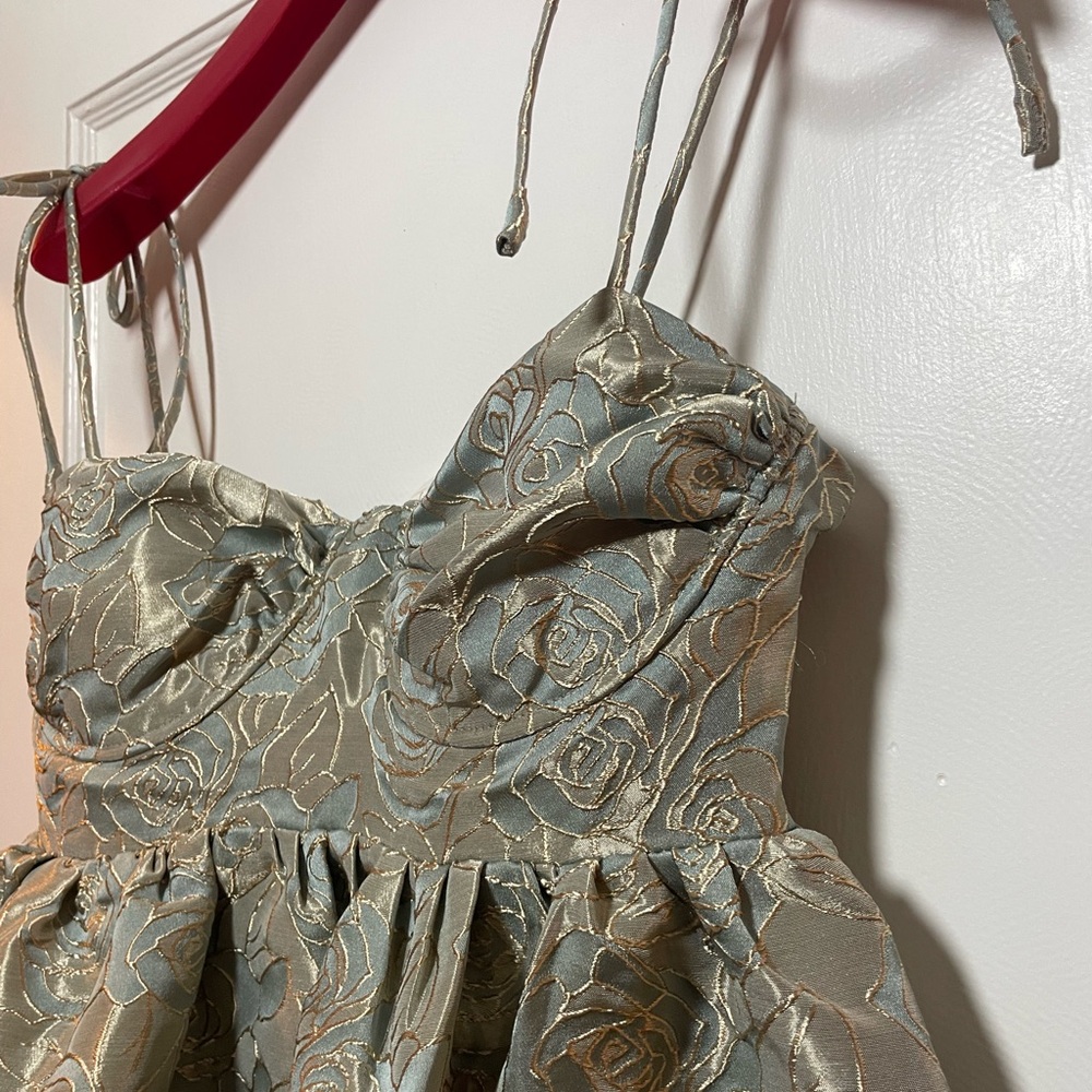 New! $99 Mini Babydoll Homecoming Tapestry Dress 💙🌹 - Size M